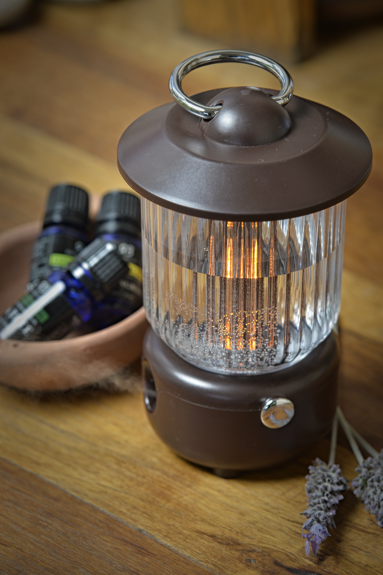 Farol Humidificador Difusor de Aromas Portátil – Incluye Aceite Esencial Repelente de Mosquitos | Luz LED Fría y Cálida | Aromaterapia Libre de BPA, Ideal para Camping y Exteriores