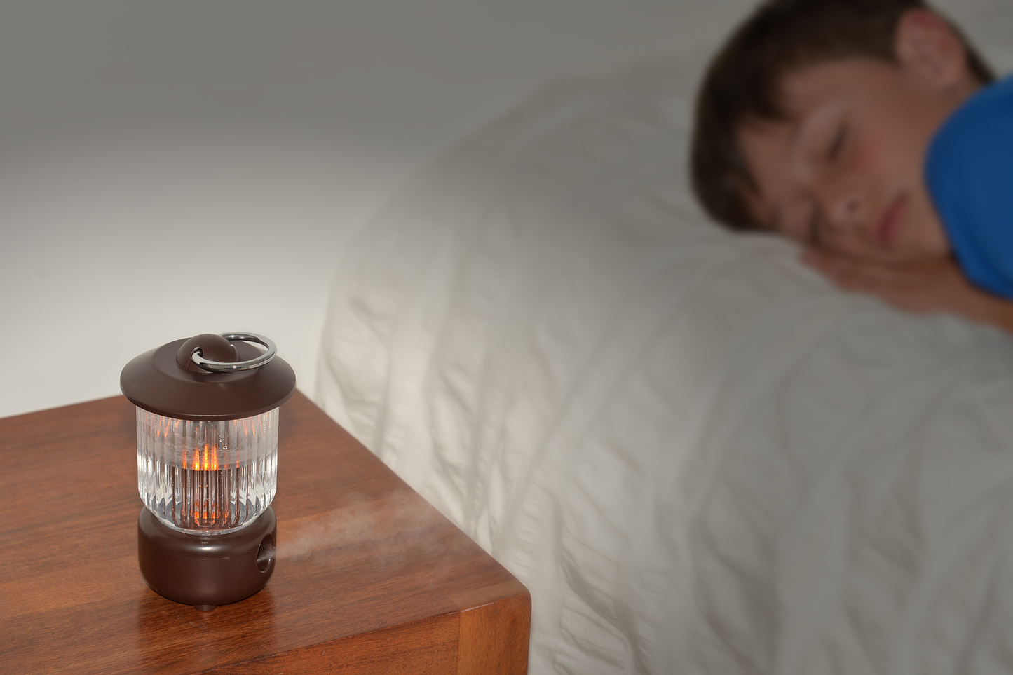 Farol Humidificador Difusor de Aromas Portátil – Incluye Aceite Esencial Repelente de Mosquitos | Luz LED Fría y Cálida | Aromaterapia Libre de BPA, Ideal para Camping y Exteriores