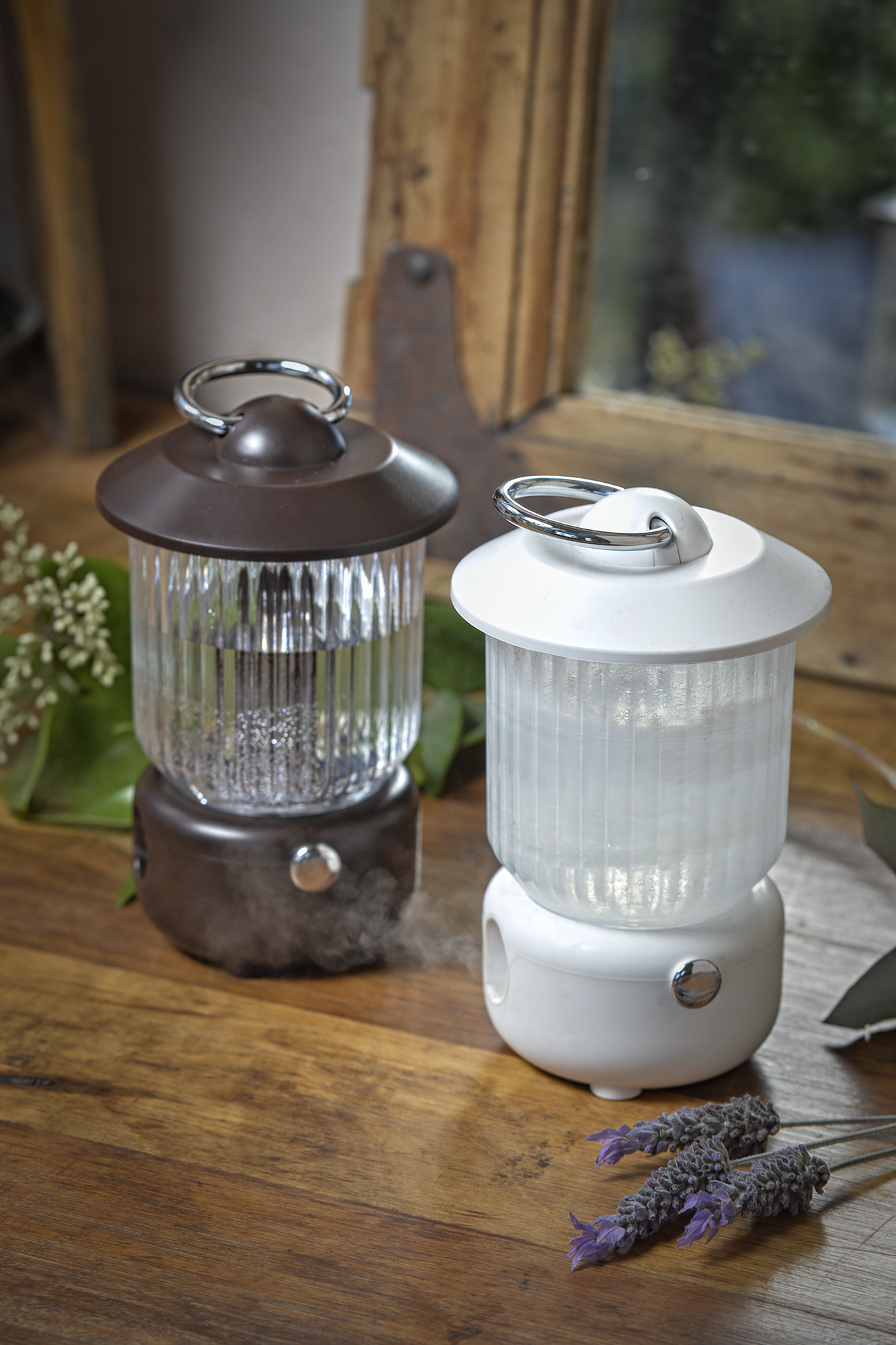 Farol Humidificador | Difusor de Aromas | Aromaterapia | Portátil | Lámpara Luz LED Fría y Cálida | Carga USB | Incluye Aceite Esencial Ahuyentador de Mosquitos | 260ml | Blanco