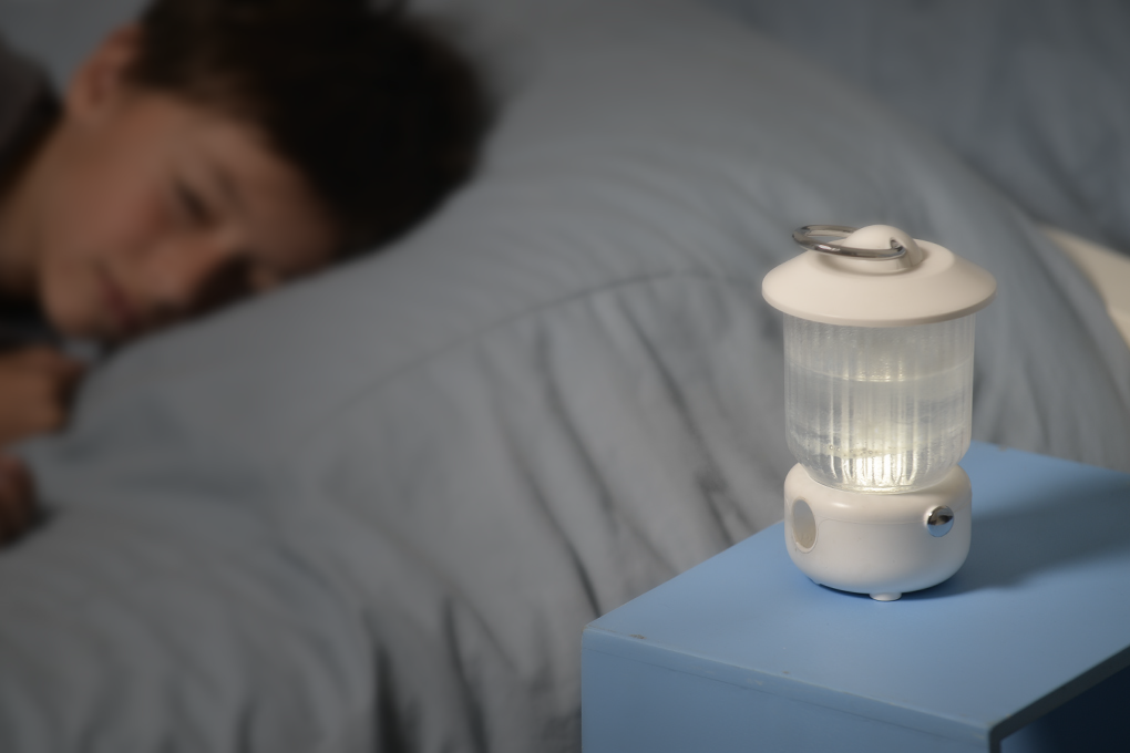 Farol Humidificador | Difusor de Aromas | Aromaterapia | Portátil | Lámpara Luz LED Fría y Cálida | Carga USB | Incluye Aceite Esencial Ahuyentador de Mosquitos | 260ml | Blanco